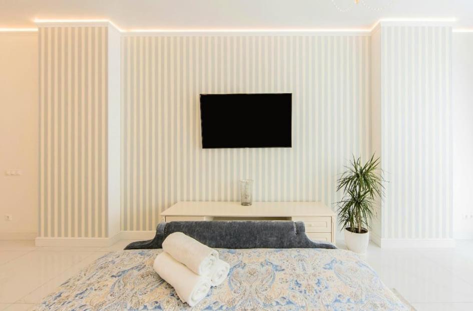 1 Room 50M2 Center Of Obolon Near River Side. Smart Plaza Kyiv Exterior photo